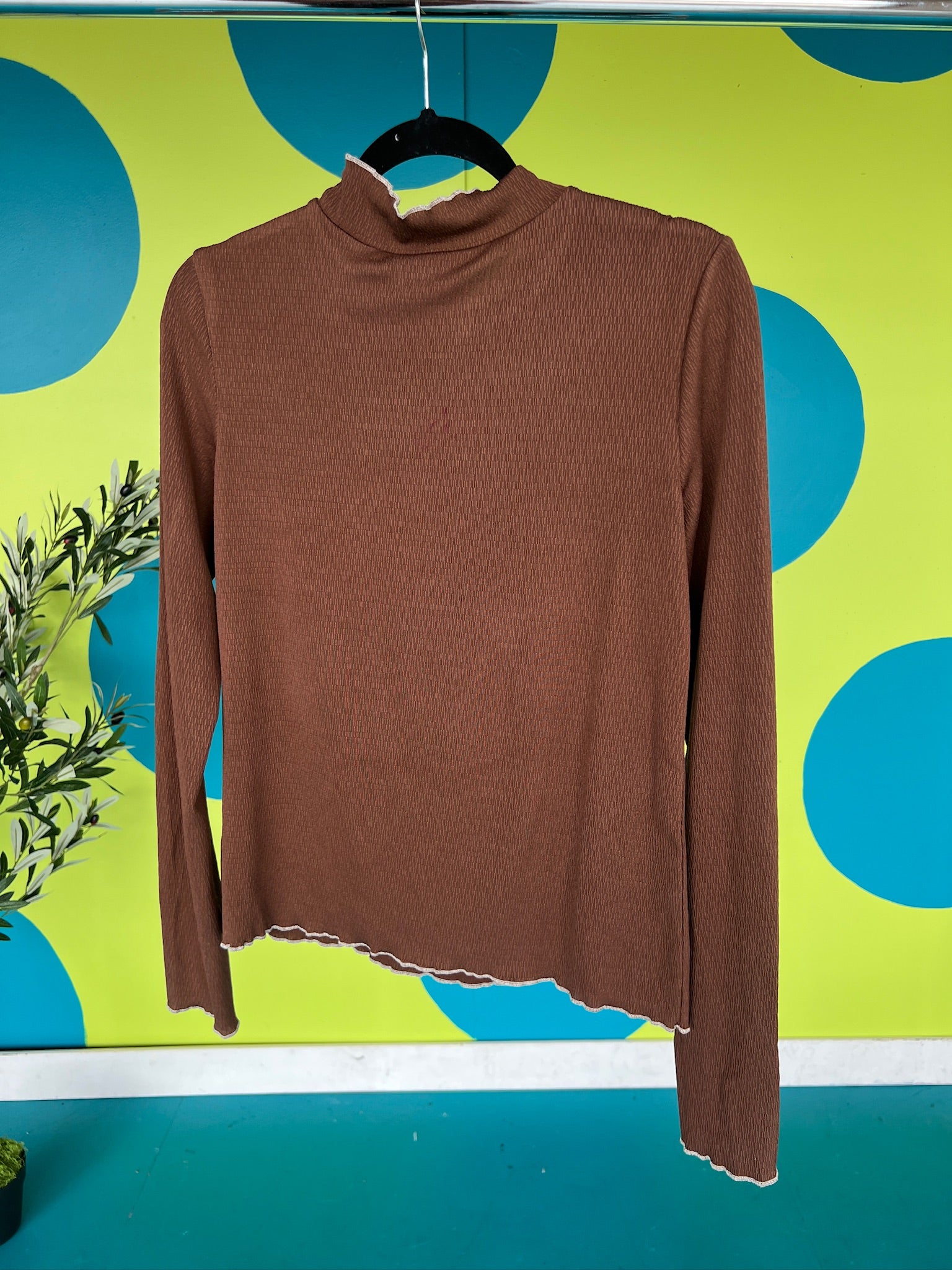 [Defect Sale] Avila Lettuce Edge Mock Neck Top - SMALL + XL