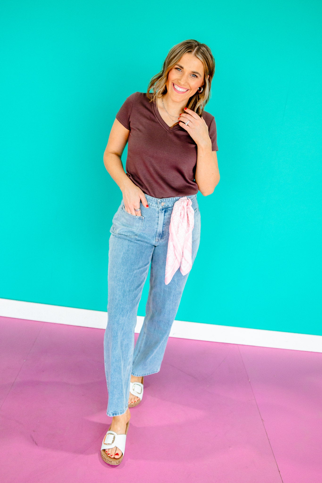 [Ellevate Basics]  The Essential V-Neck Breeze Tee