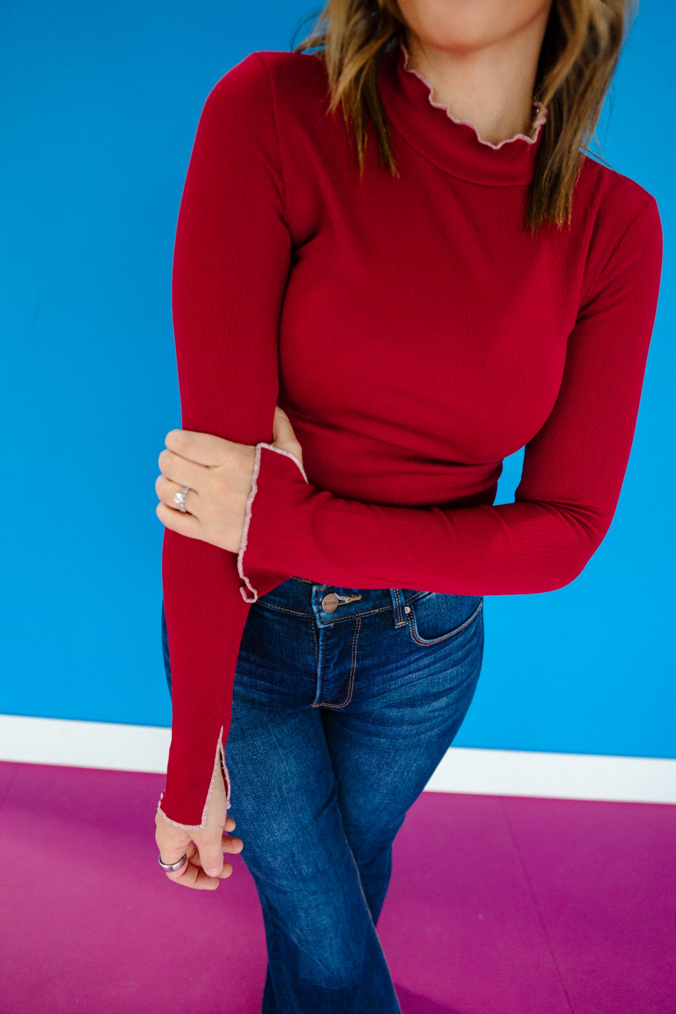 [Ellevate Basics] Avila Lettuce Edge Mock Neck Top