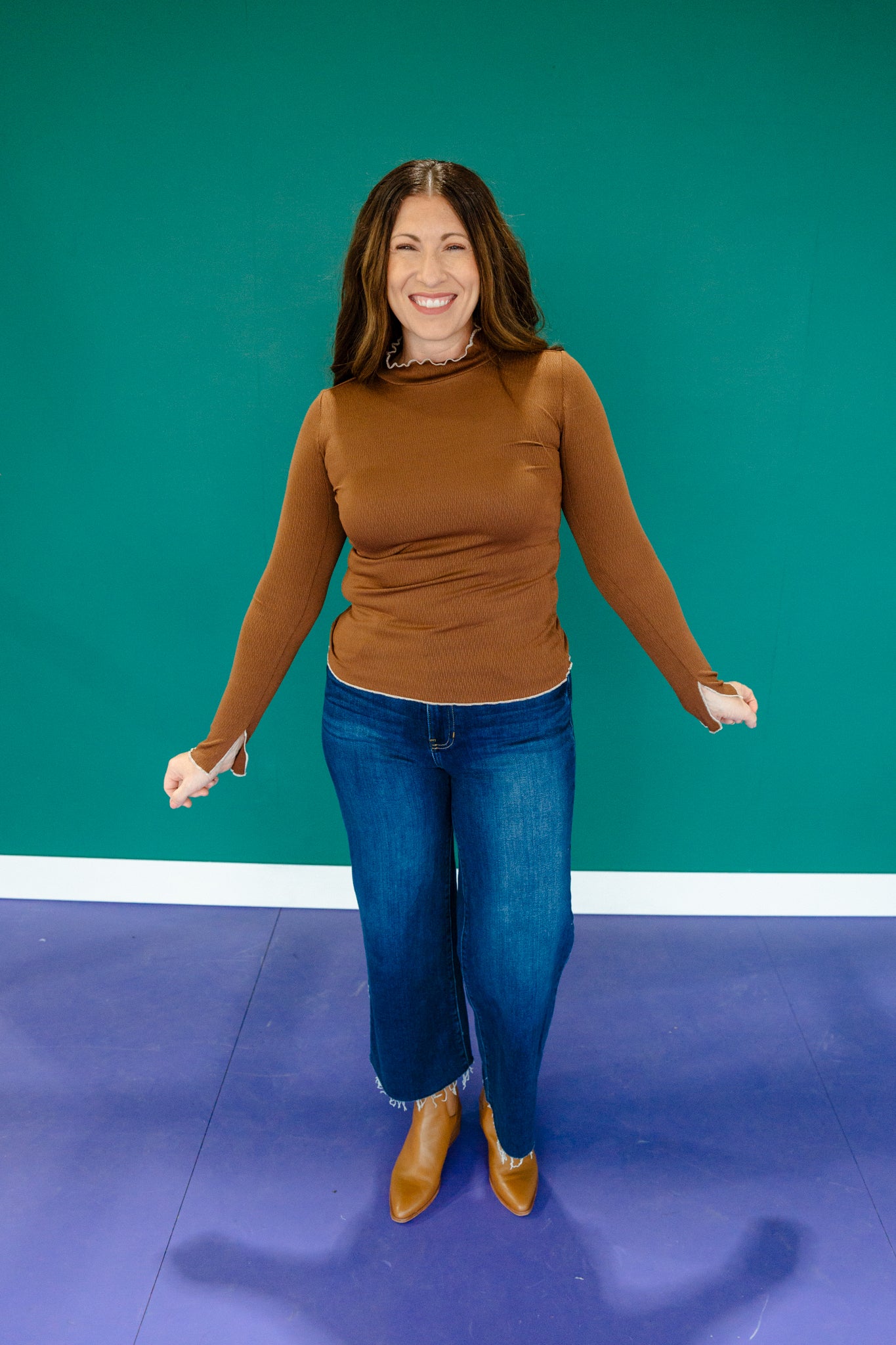 [Ellevate Basics] Avila Lettuce Edge Mock Neck Top