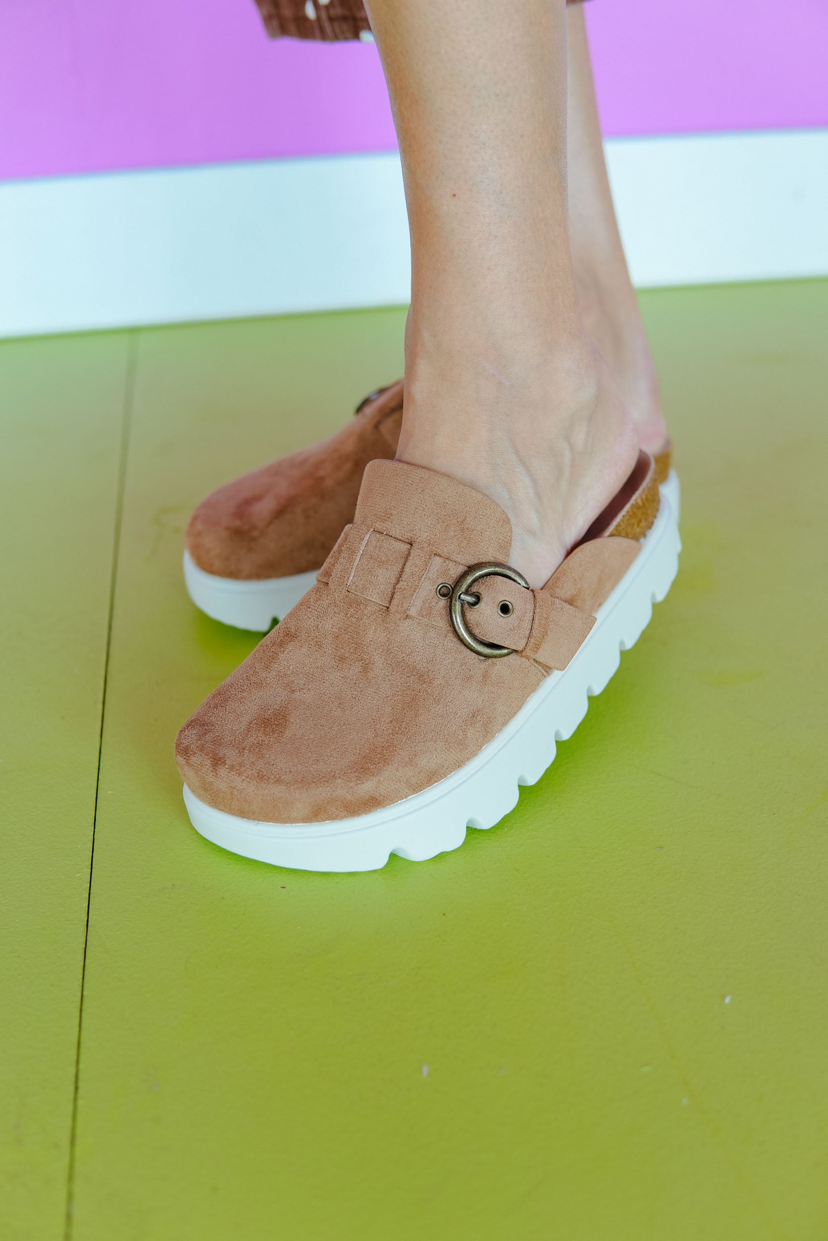 Dream On Clogs - Tan