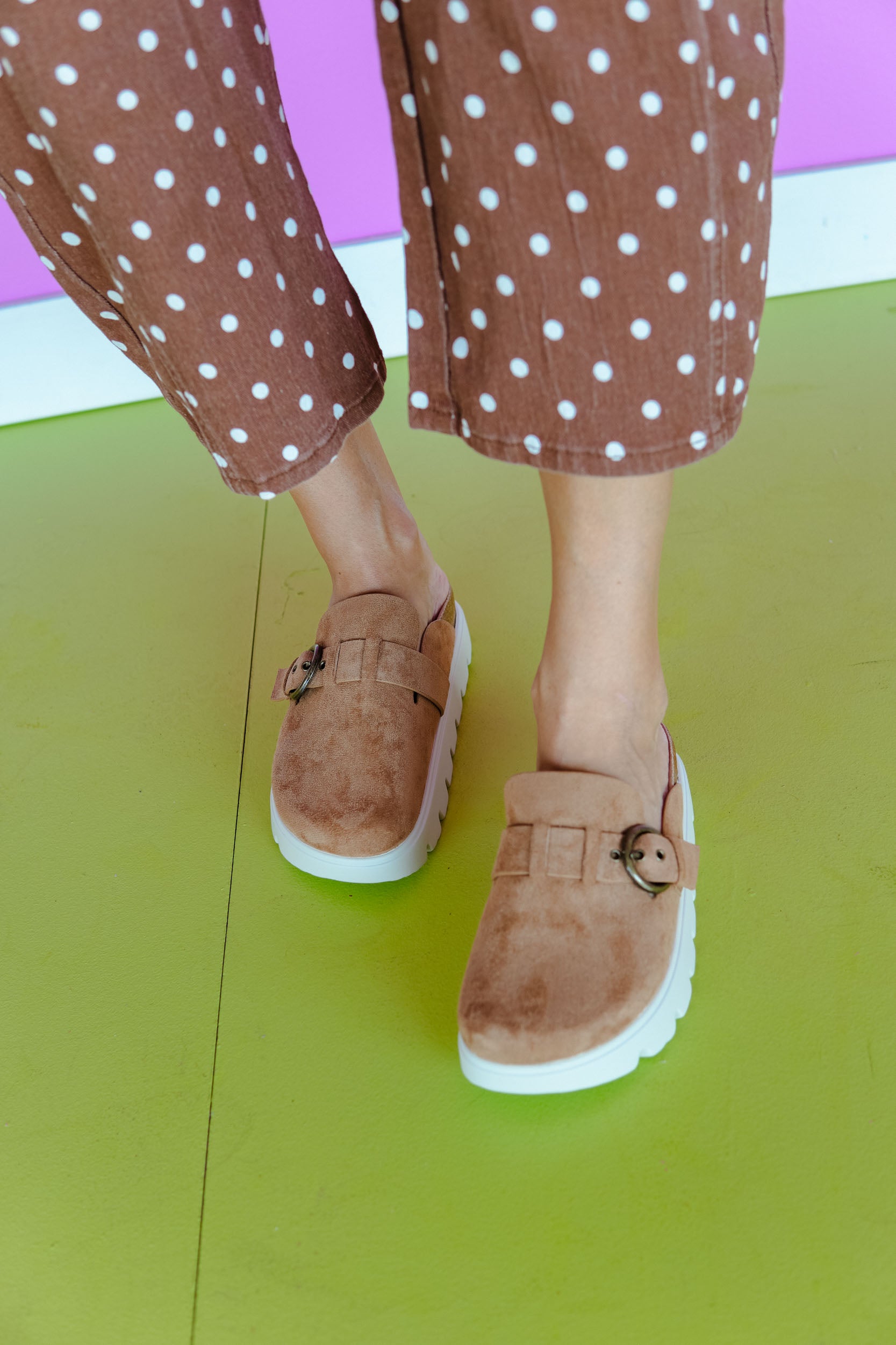 Dream On Clogs - Tan