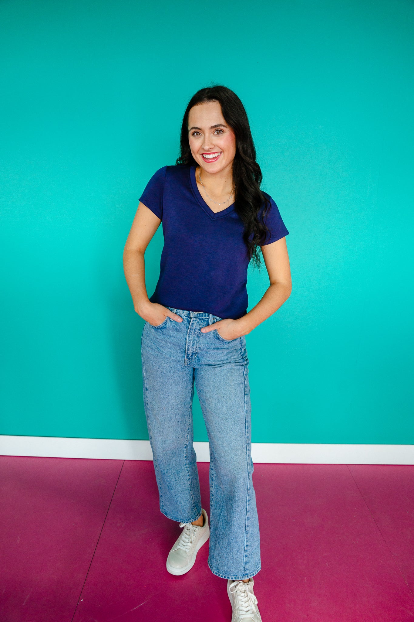 [Ellevate Basics]  The Essential V-Neck Breeze Tee