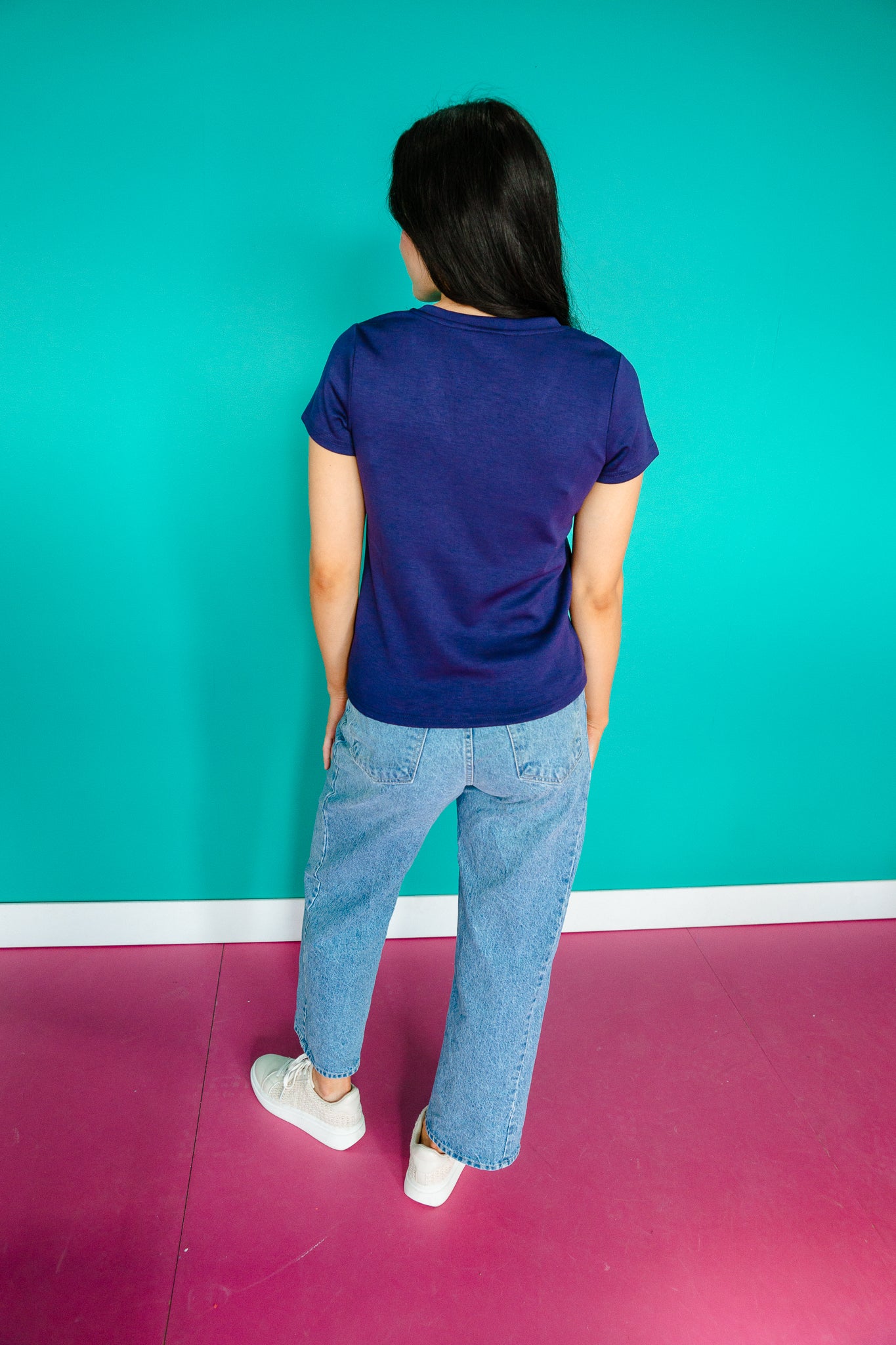 [Ellevate Basics]  The Essential V-Neck Breeze Tee