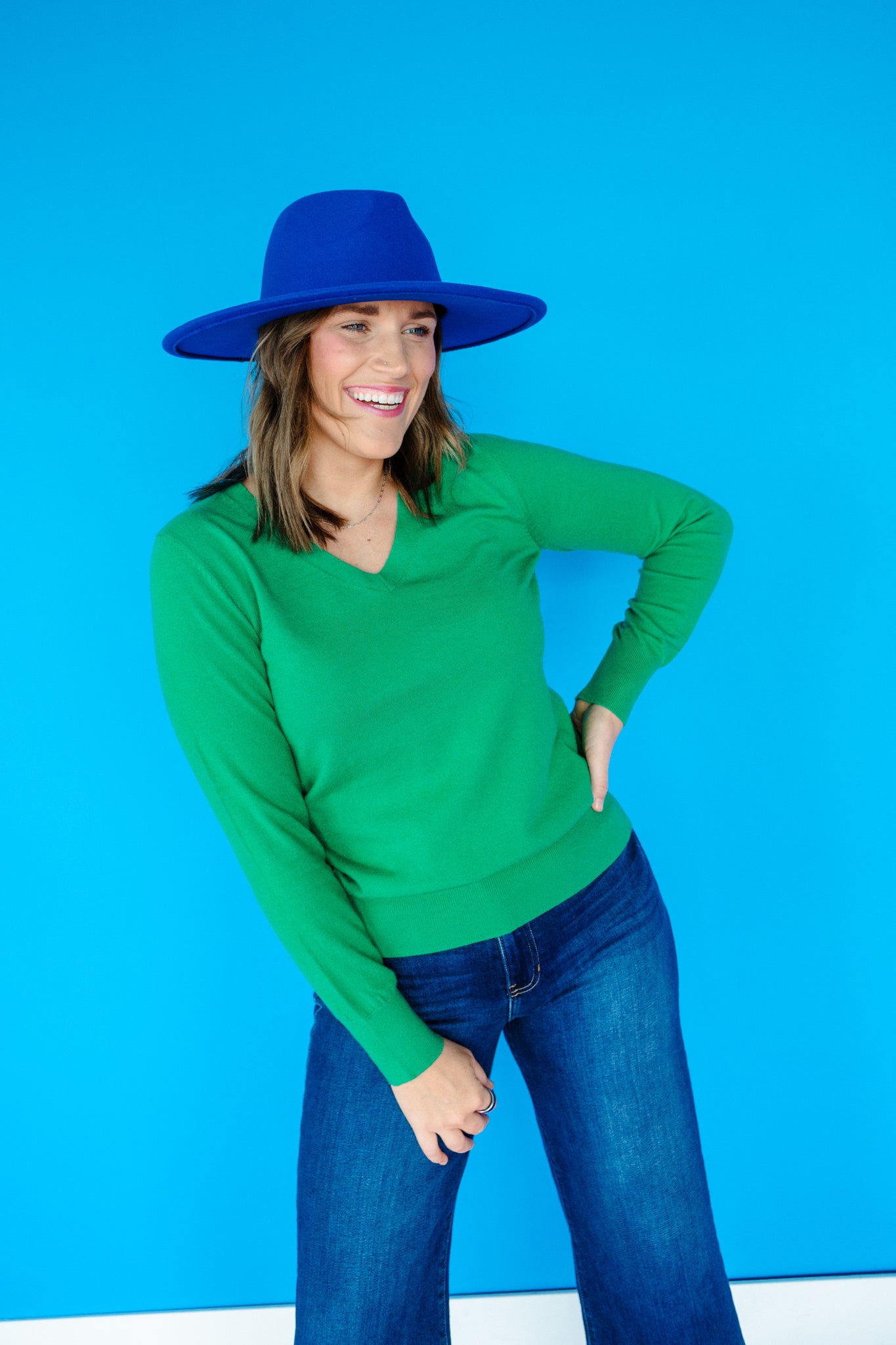 [Ellevate Basics] Elizabeth V-Neck Sweater