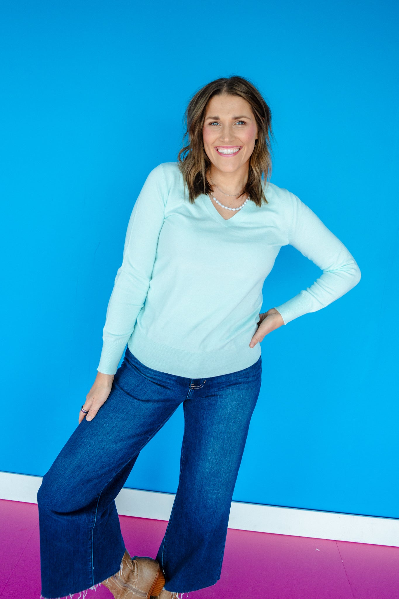 [Ellevate Basics] Elizabeth V-Neck Sweater