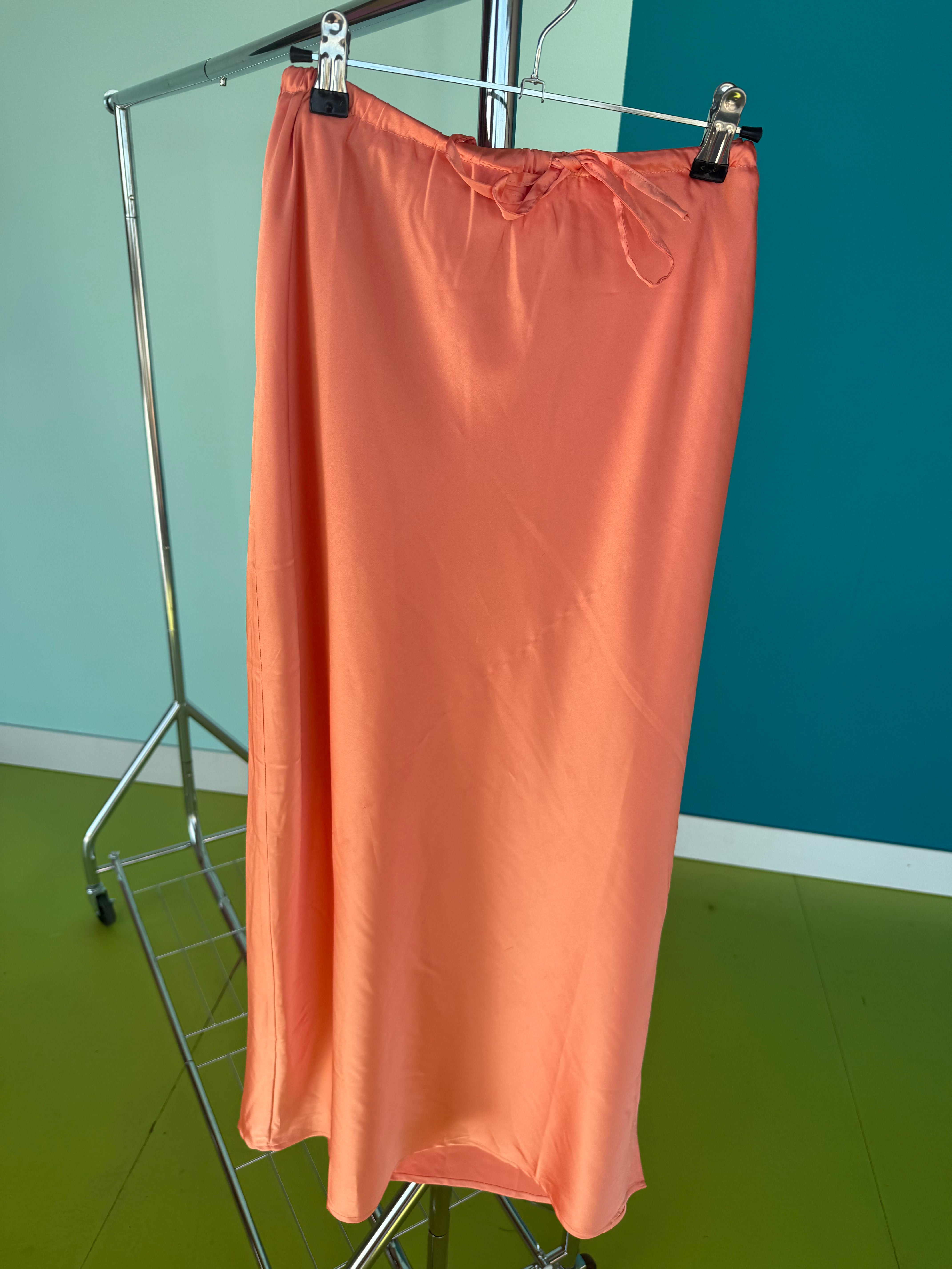 [Defect Sale] Veronica Satin Skirt - Melon - LARGE