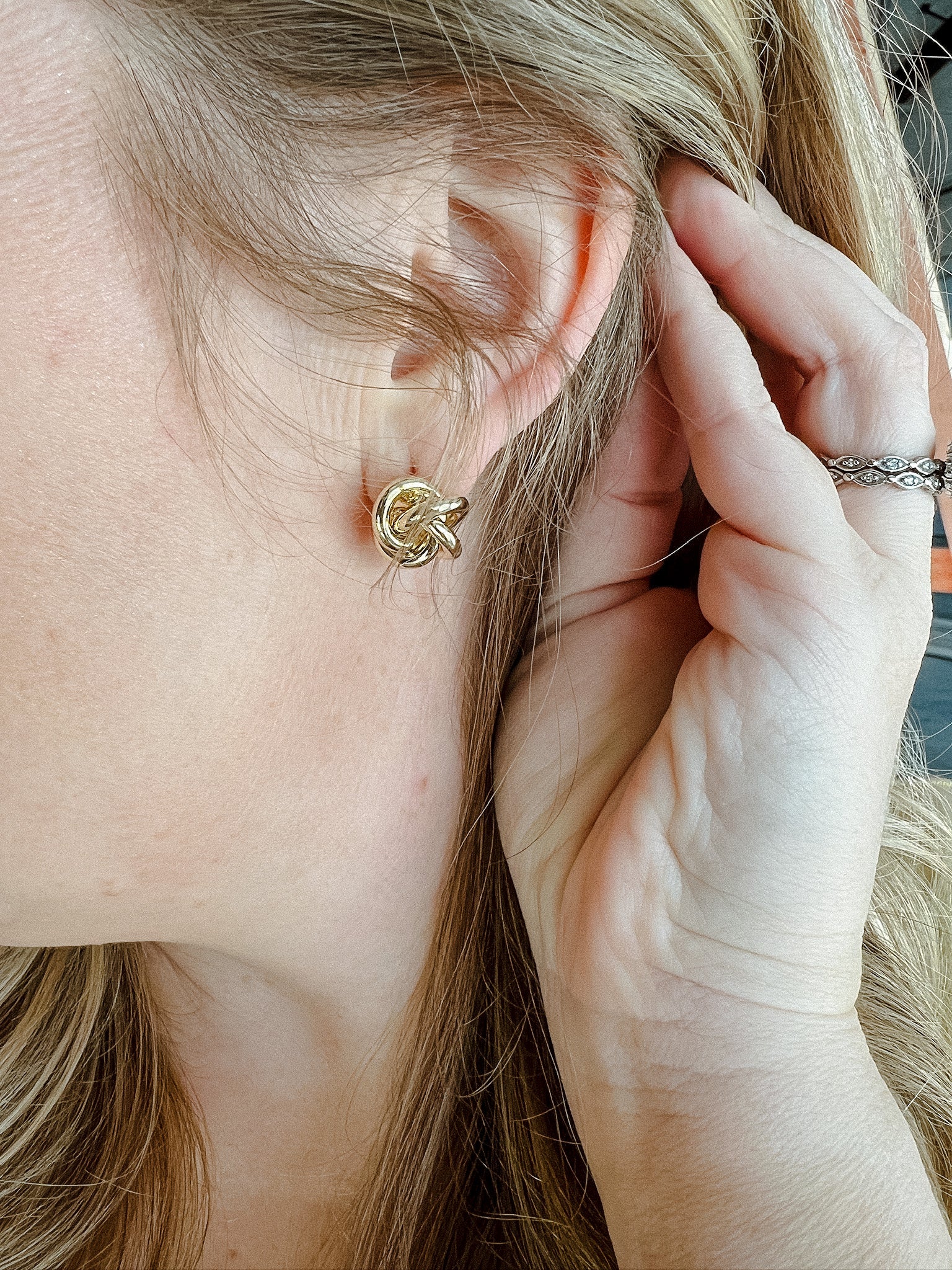 [Treasure Jewels] Freeform Knot Stud Earrings - Gold