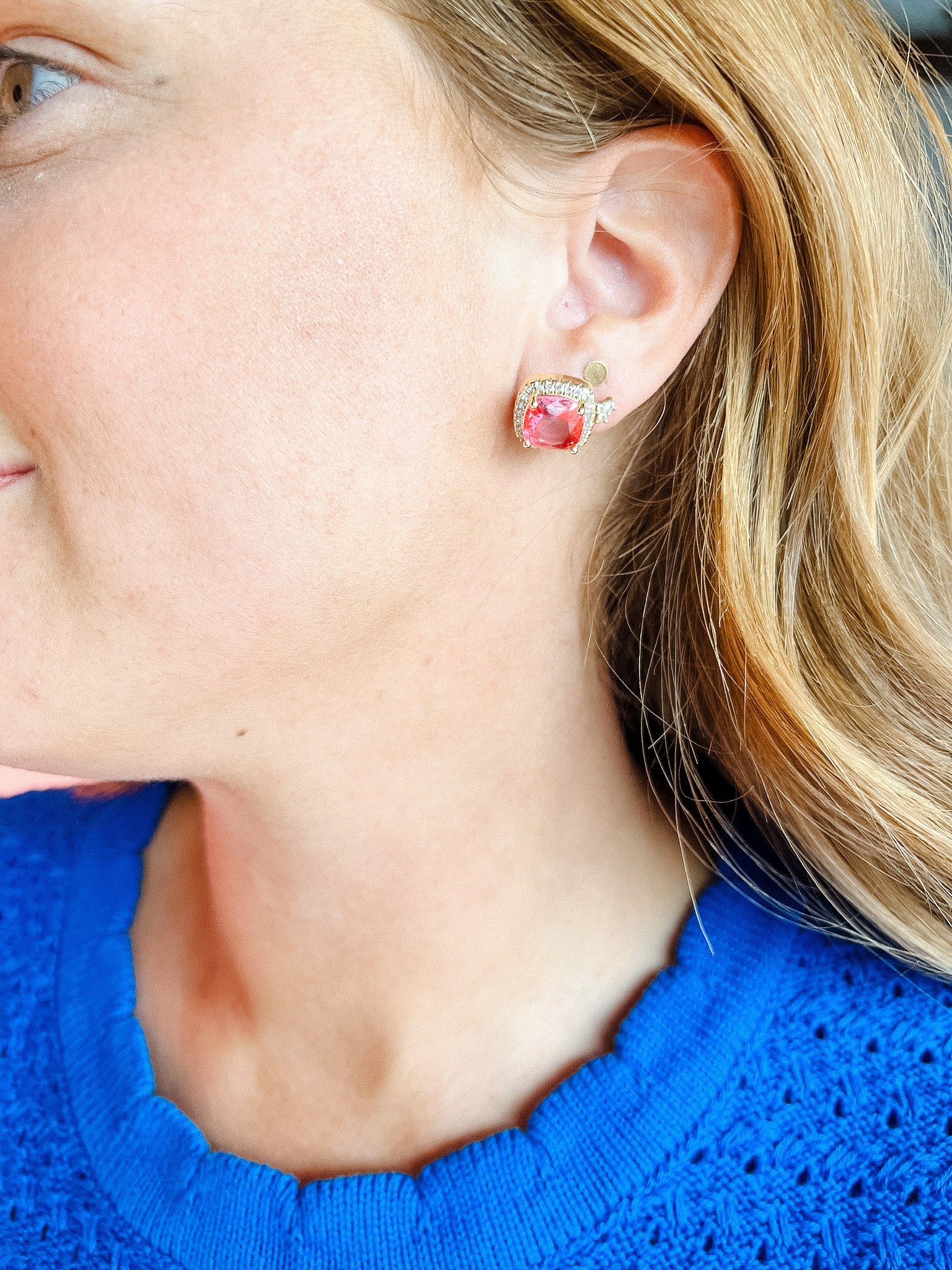 [Treasure Jewels] Deco Gem Stud Earrings - Geranium Pink + Gold