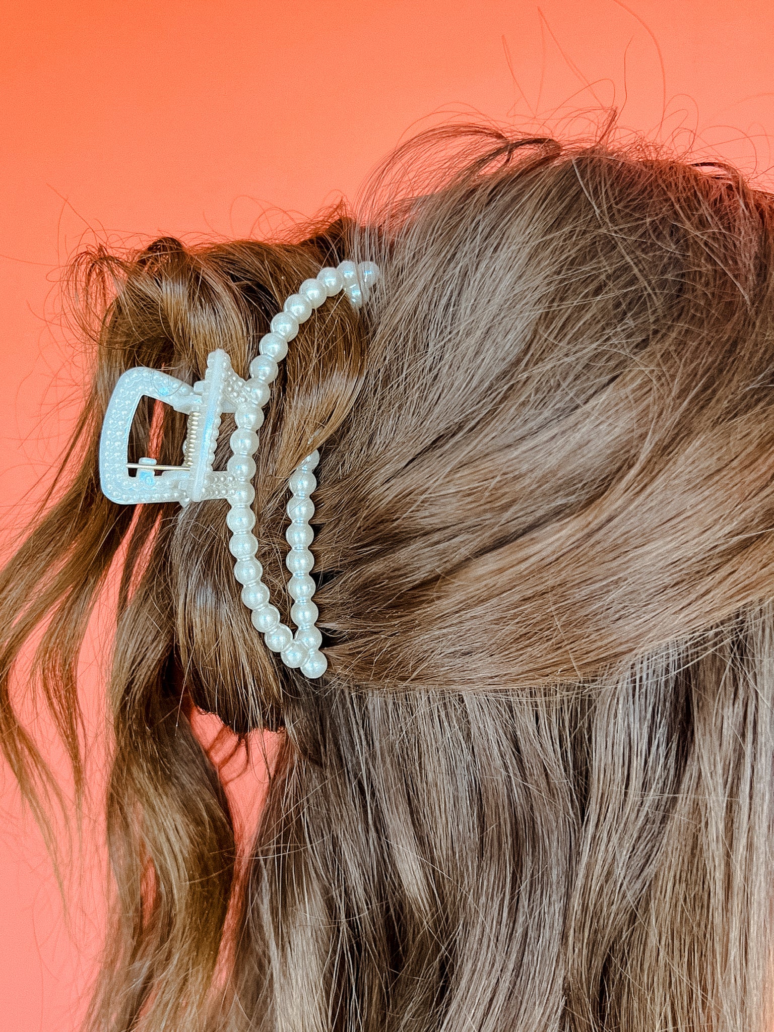 Phoebe Round Hair Clip - Warm Pearl