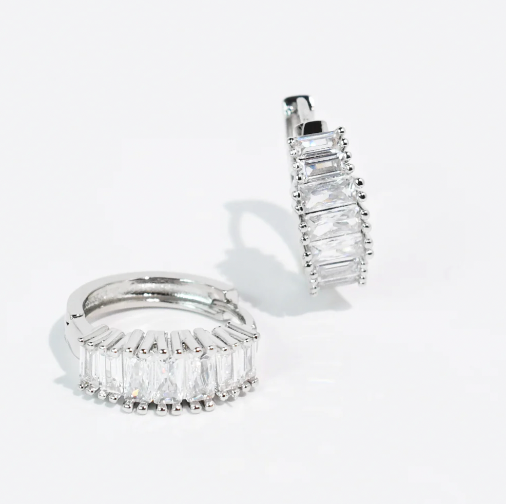 [Treasure Jewels] Sugar Spark Huggie Earrings - Silver