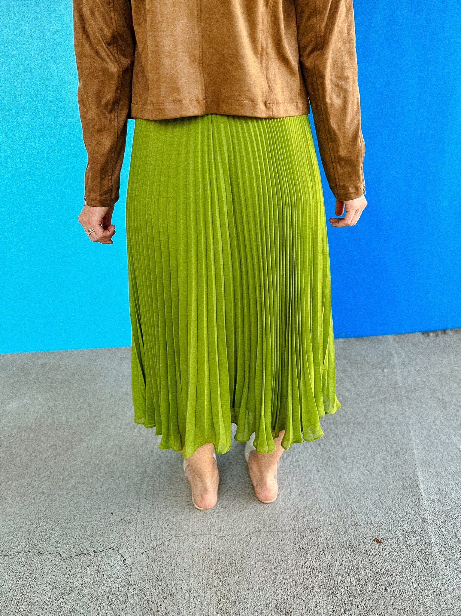 Grand Entrance Pleated Midi Skirt - Bright Moss